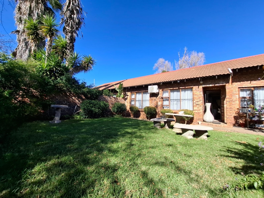 3 Bedroom Property for Sale in Langenhovenpark Free State